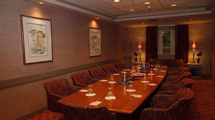 Ramada by Wyndham Viscount Suites Meeting