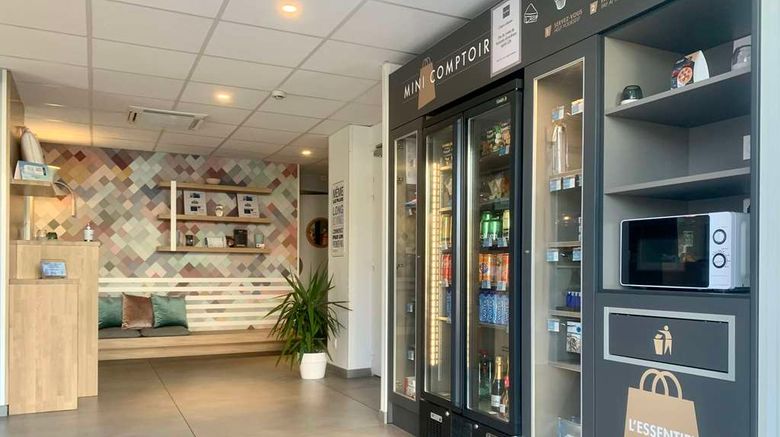 <b>Kyriad Montpellier Sud Ste Jean De Vedas Lobby</b>. Images powered by <a href="https://iceportal.shijigroup.com/" title="IcePortal" target="_blank">IcePortal</a>.