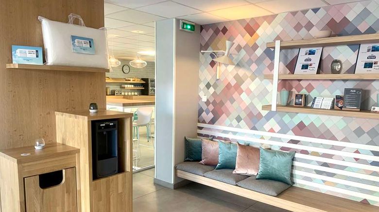 <b>Kyriad Montpellier Sud Ste Jean De Vedas Lobby</b>. Images powered by <a href="https://iceportal.shijigroup.com/" title="IcePortal" target="_blank">IcePortal</a>.