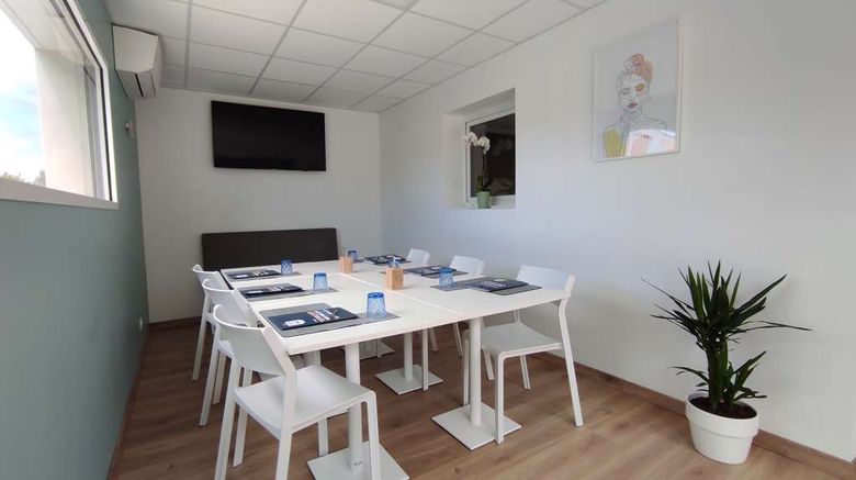 <b>Kyriad Montpellier Sud Ste Jean De Vedas Meeting</b>. Images powered by <a href="https://iceportal.shijigroup.com/" title="IcePortal" target="_blank">IcePortal</a>.