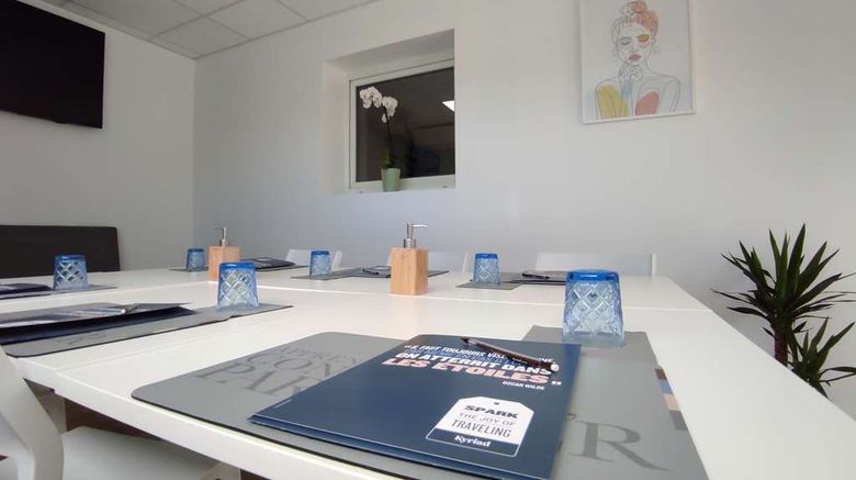 <b>Kyriad Montpellier Sud Ste Jean De Vedas Meeting</b>. Images powered by <a href="https://iceportal.shijigroup.com/" title="IcePortal" target="_blank">IcePortal</a>.