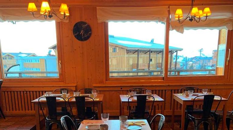 <b>Chalet Hotel Alp'Azur Restaurant</b>. Images powered by <a href="https://iceportal.shijigroup.com/" title="IcePortal" target="_blank">IcePortal</a>.