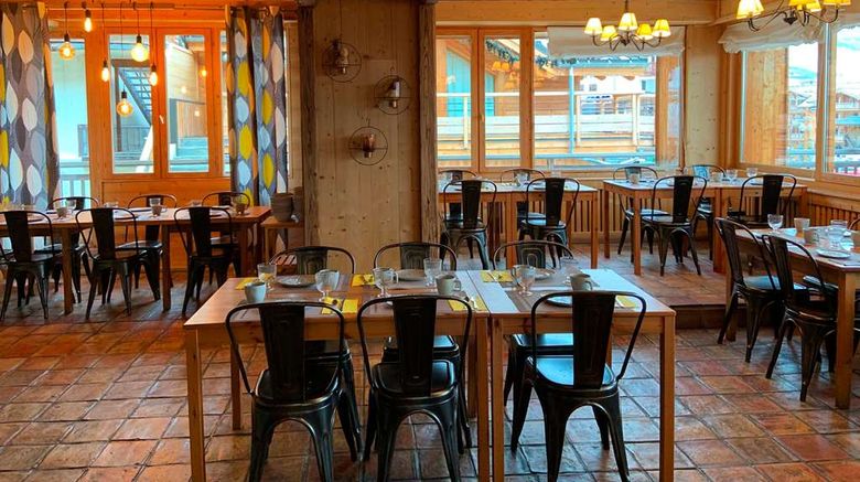 <b>Chalet Hotel Alp'Azur Restaurant</b>. Images powered by <a href="https://iceportal.shijigroup.com/" title="IcePortal" target="_blank">IcePortal</a>.