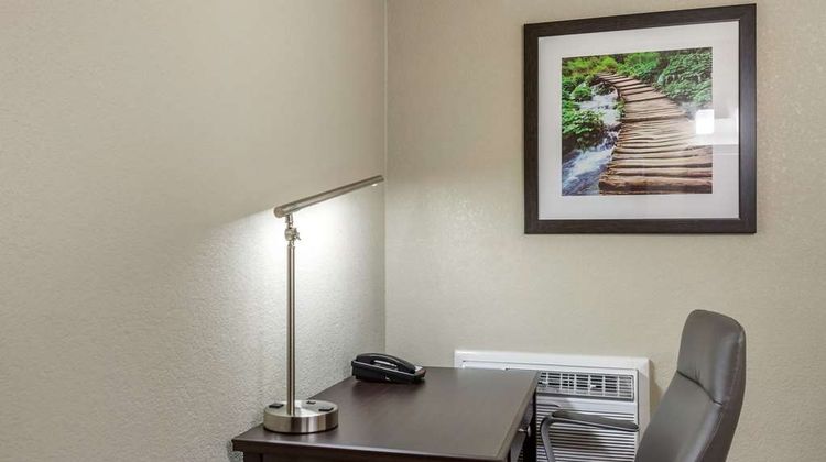 Rodeway Inn and Suites Room