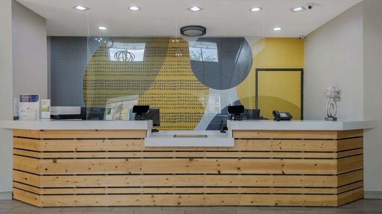 Quality Inn & Suites Lobby