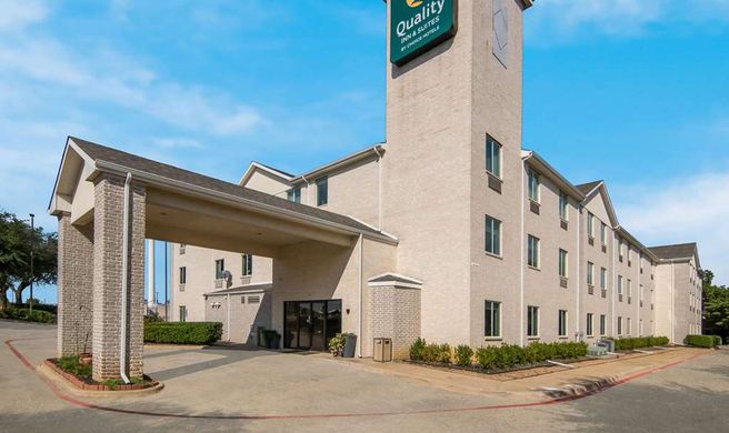 Quality Inn & Suites Exterior