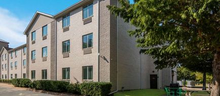 Quality Inn & Suites Exterior