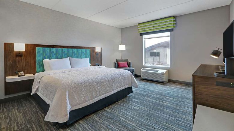 <b>Hampton Inn Peterborough Room</b>. Images powered by <a href="https://iceportal.shijigroup.com/" title="IcePortal" target="_blank">IcePortal</a>.