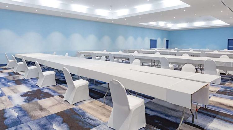 Ramada by Wyndham Hartford North Restaurant