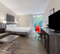 Ramada by Wyndham Hartford North Room