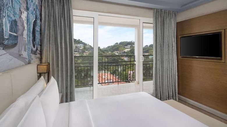 <b>Radisson Hotel Kandy Sri Lanka Suite</b>. Images powered by <a href="https://iceportal.shijigroup.com/" title="IcePortal" target="_blank">IcePortal</a>.