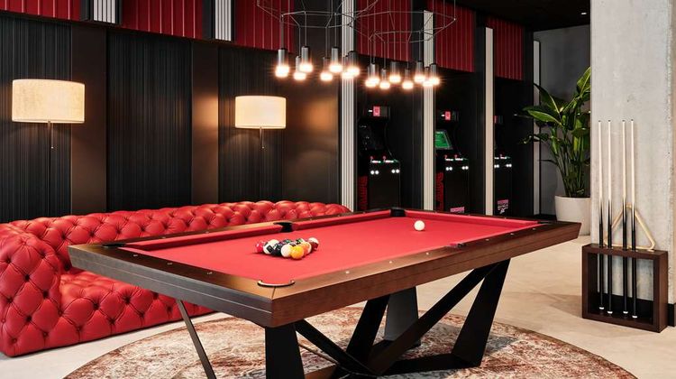 Radisson RED Hotel & Radisson RED Apartm Lobby