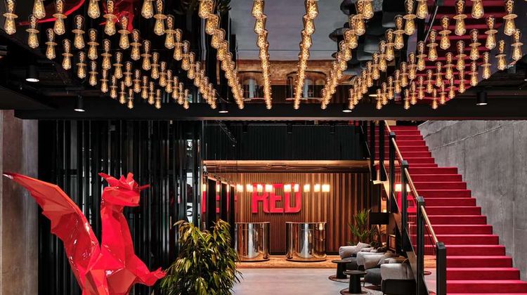 Radisson RED Hotel & Radisson RED Apartm Lobby