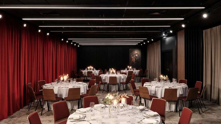 Radisson RED Hotel & Radisson RED Apartm Ballroom