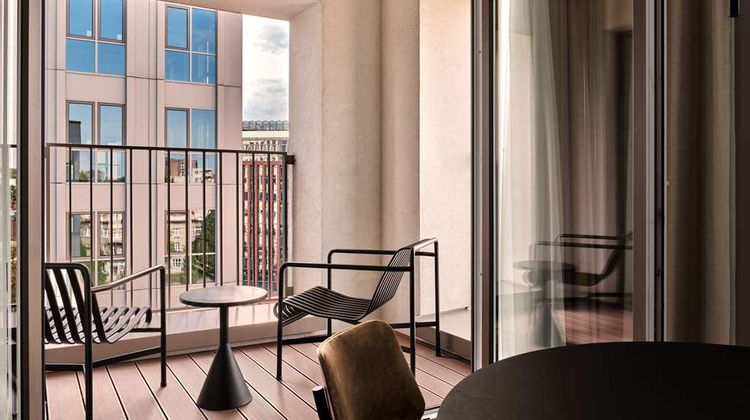 Radisson RED Hotel & Radisson RED Apartm Room