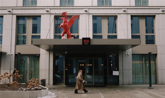 Radisson RED Hotel & Radisson RED Apartm Exterior