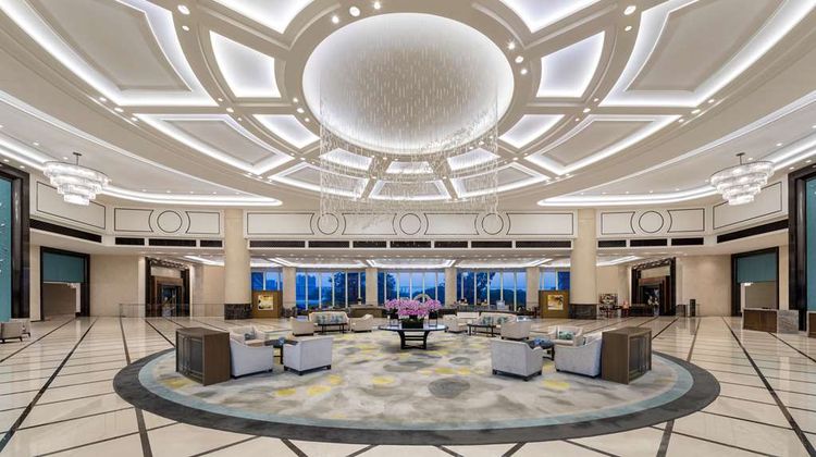 Radisson Blu Hotel Wuhan ETD Zone Lobby