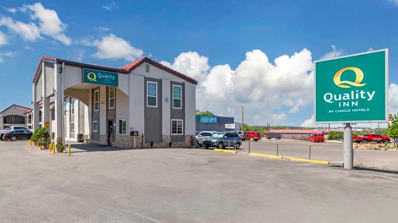 <b>Quality Inn Show Low Exterior</b>. Images powered by <a href="https://iceportal.shijigroup.com/" title="IcePortal" target="_blank">IcePortal</a>.