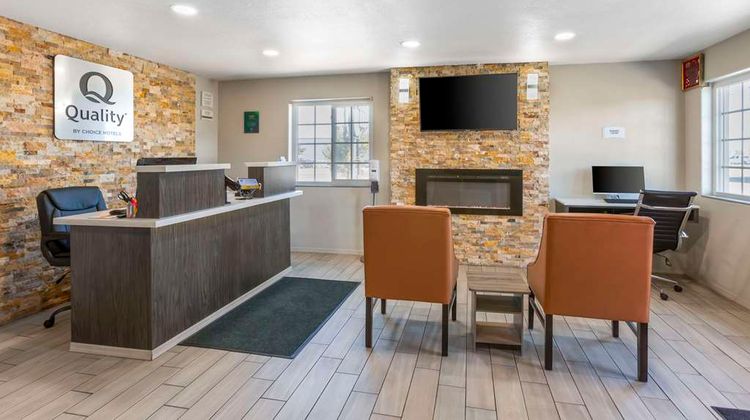 Quality Inn Show Low Lobby
