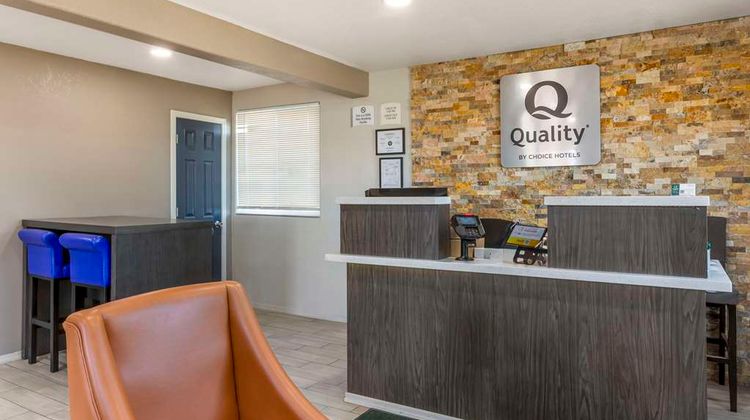 Quality Inn Show Low Lobby