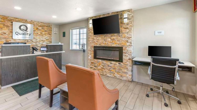Quality Inn Show Low Lobby
