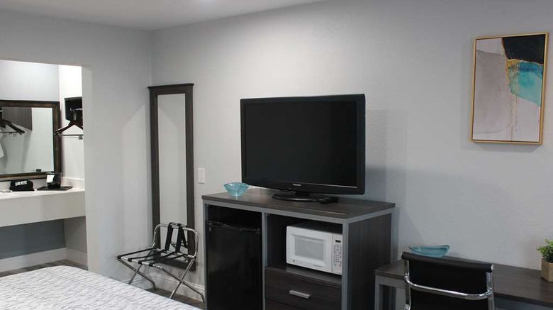 <b>SureStay Hotel by BW Chowchilla Yosemite Room</b>. Images powered by <a href="https://iceportal.shijigroup.com/" title="IcePortal" target="_blank">IcePortal</a>.