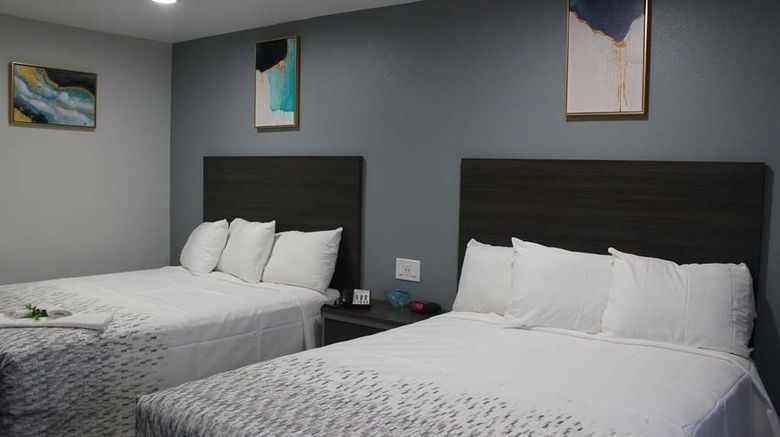 <b>SureStay Hotel by BW Chowchilla Yosemite Room</b>. Images powered by <a href="https://iceportal.shijigroup.com/" title="IcePortal" target="_blank">IcePortal</a>.