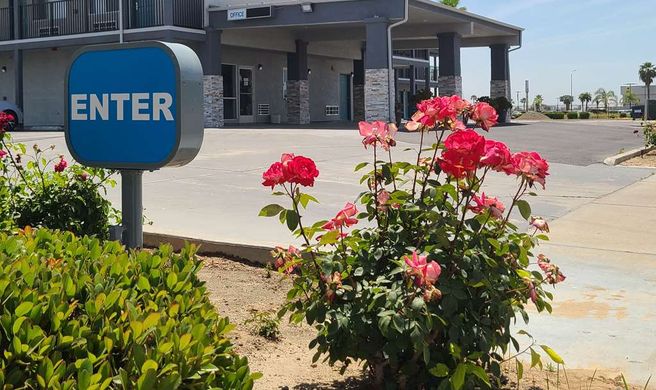 SureStay Hotel by BW Chowchilla Yosemite Exterior