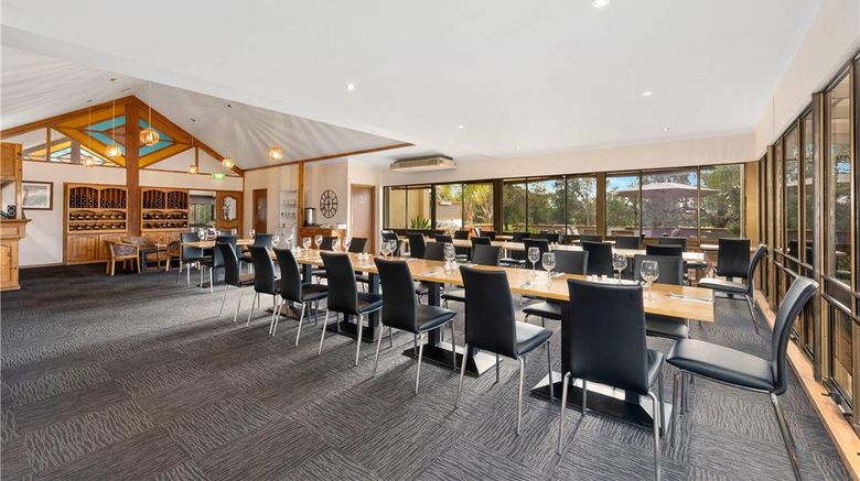 <b>Comfort Inn & Suites Riverland Restaurant</b>. Images powered by <a href="https://iceportal.shijigroup.com/" title="IcePortal" target="_blank">IcePortal</a>.