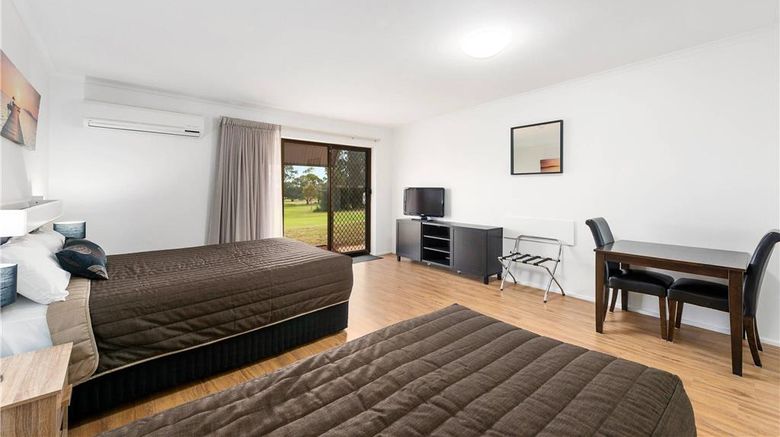 <b>Comfort Inn & Suites Riverland Suite</b>. Images powered by <a href="https://iceportal.shijigroup.com/" title="IcePortal" target="_blank">IcePortal</a>.