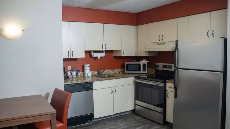 Hawthorn Suites by Wyndham Erie Health
