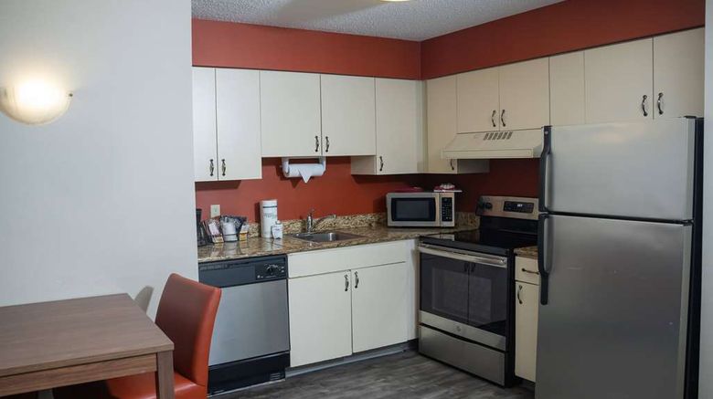 <b>Hawthorn Suites by Wyndham Erie Health</b>. Images powered by <a href="https://iceportal.shijigroup.com/" title="IcePortal" target="_blank">IcePortal</a>.