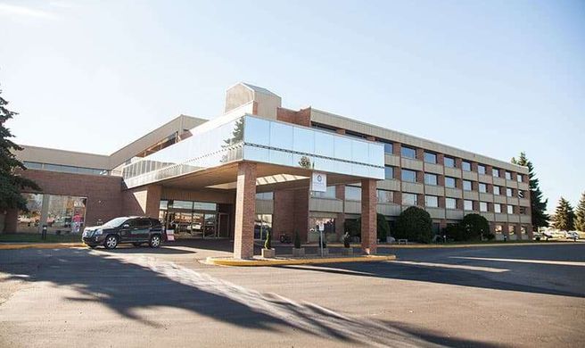 Medicine Hat Lodge Hotel Exterior