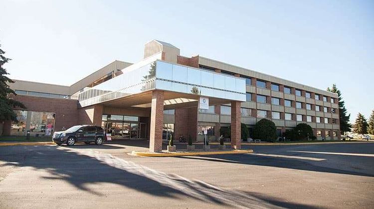 Medicine Hat Lodge Hotel Exterior