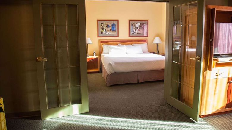 <b>Medicine Hat Lodge Hotel Room</b>. Images powered by <a href="https://iceportal.shijigroup.com/" title="IcePortal" target="_blank">IcePortal</a>.
