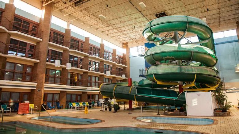 <b>Medicine Hat Lodge Hotel Pool</b>. Images powered by <a href="https://iceportal.shijigroup.com/" title="IcePortal" target="_blank">IcePortal</a>.