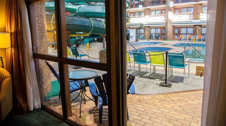 <b>Medicine Hat Lodge Hotel Pool</b>. Images powered by <a href="https://iceportal.shijigroup.com/" title="IcePortal" target="_blank">IcePortal</a>.