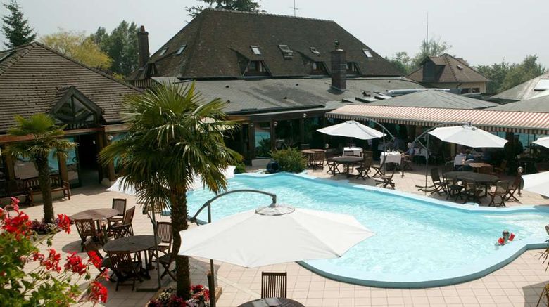 <b>Le Clos Saint Gatien Pool</b>. Images powered by <a href="https://iceportal.shijigroup.com/" title="IcePortal" target="_blank">IcePortal</a>.