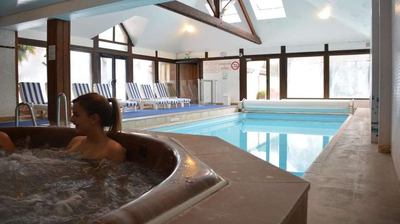 <b>Le Clos Saint Gatien Pool</b>. Images powered by <a href="https://iceportal.shijigroup.com/" title="IcePortal" target="_blank">IcePortal</a>.