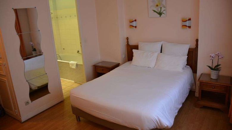 <b>Le Clos Saint Gatien Room</b>. Images powered by <a href="https://iceportal.shijigroup.com/" title="IcePortal" target="_blank">IcePortal</a>.