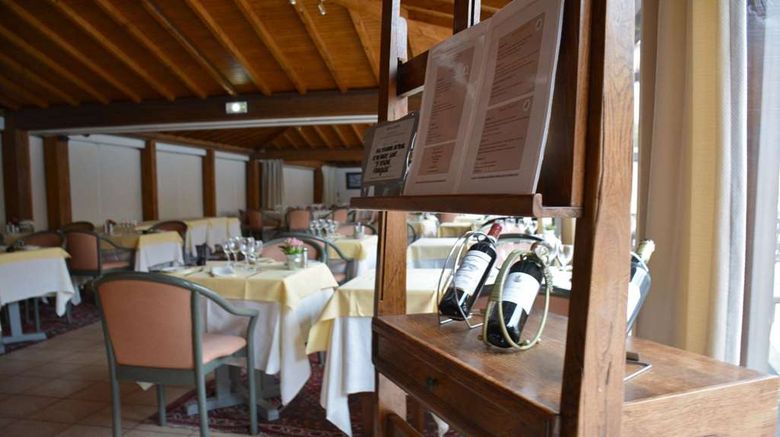 <b>Le Clos Saint Gatien Restaurant</b>. Images powered by <a href="https://iceportal.shijigroup.com/" title="IcePortal" target="_blank">IcePortal</a>.