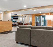 Country Inn & Suites Winnipeg Lobby