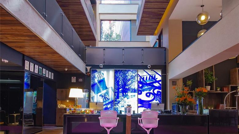 <b>Las Suites Campos Eliseos Lobby</b>. Images powered by <a href="https://iceportal.shijigroup.com/" title="IcePortal" target="_blank">IcePortal</a>.