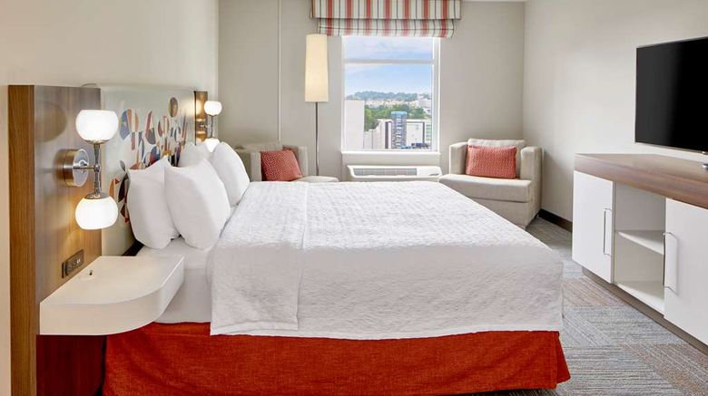 <b>Hampton Inn & Suites Atlanta Midtown Room</b>. Images powered by <a href="https://iceportal.shijigroup.com/" title="IcePortal" target="_blank">IcePortal</a>.