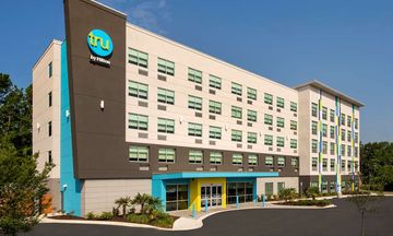 Tru Hilton Charleston Ashley Phosphate