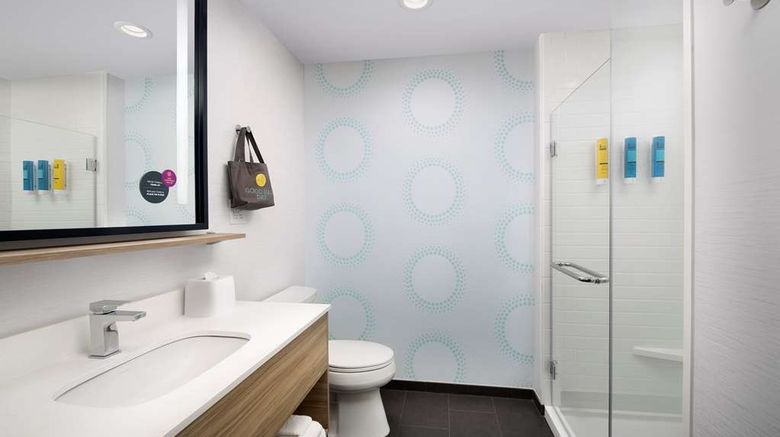 <b>Tru Hilton Charleston Ashley Phosphate Room</b>. Images powered by <a href="https://iceportal.shijigroup.com/" title="IcePortal" target="_blank">IcePortal</a>.