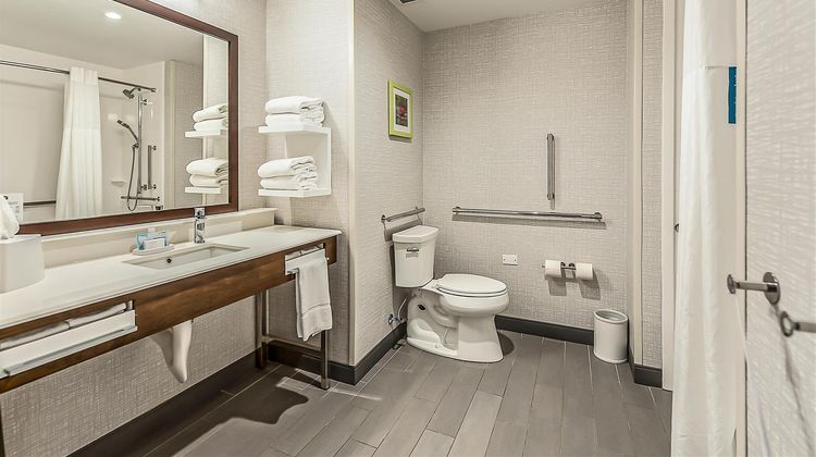 Hampton Inn & Suites Howell Room