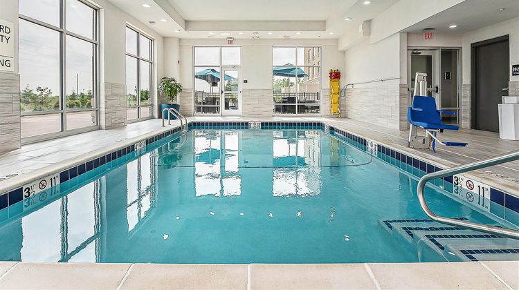 Hampton Inn & Suites Howell Pool
