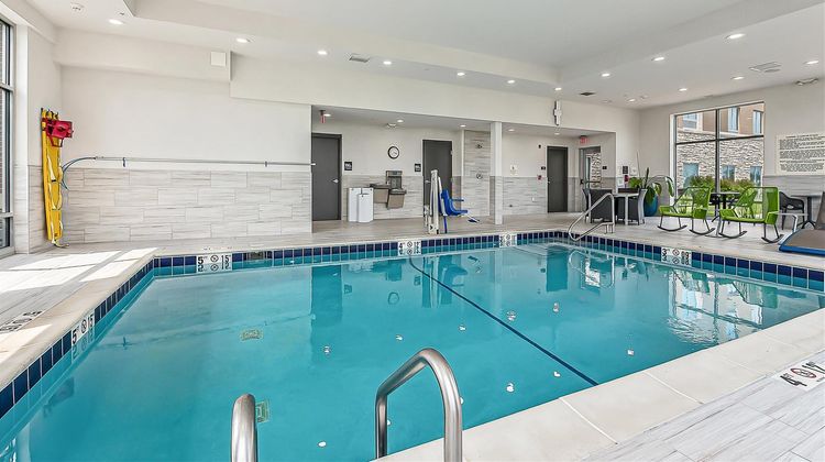 Hampton Inn & Suites Howell Pool