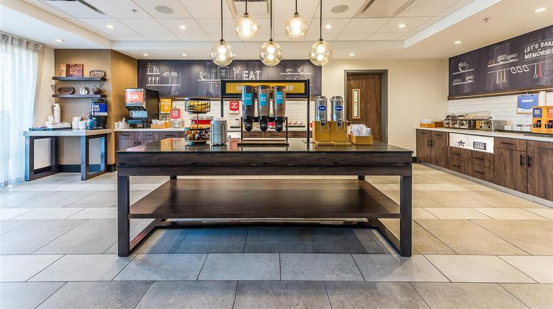 <b>Hampton Inn & Suites Howell Restaurant</b>. Images powered by <a href="https://iceportal.shijigroup.com/" title="IcePortal" target="_blank">IcePortal</a>.